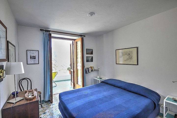 Villa Dolce: A characteristic apartment which faces the sun and the sea. in Positano, Sorrento Coast