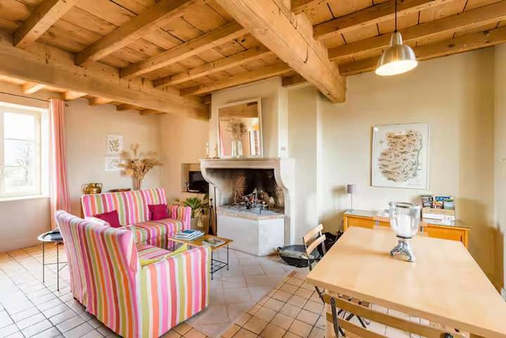 Gîte pour 4 personnes, avec vue et jardin à Corcelles-en-Beaujolais - 3