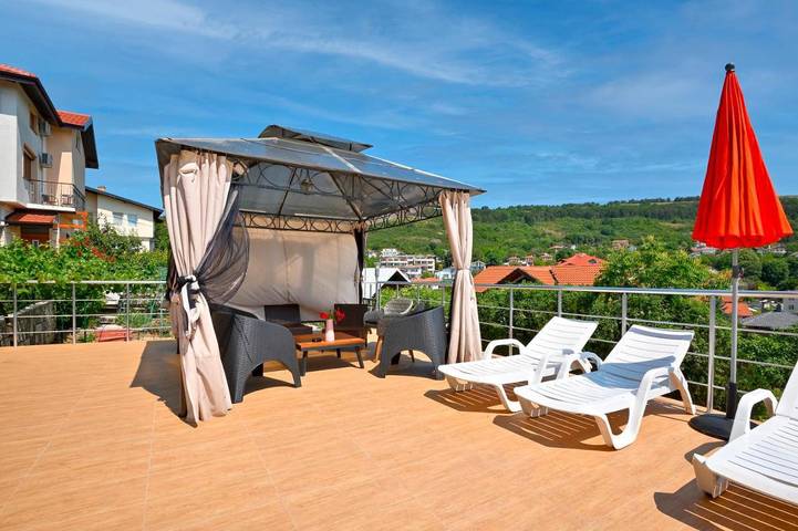 Maison d’hôte pour 20 personnes, avec piscine ainsi que jardin et vue, animaux acceptés en Bulgarie - 2