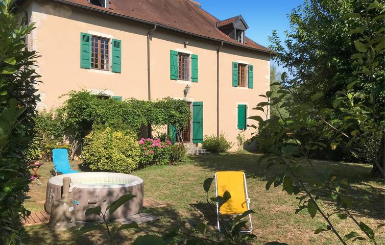 Ferienhaus für 13 Personen, mit Terrasse und Ausblick, kinderfreundlich in Franche-Comté