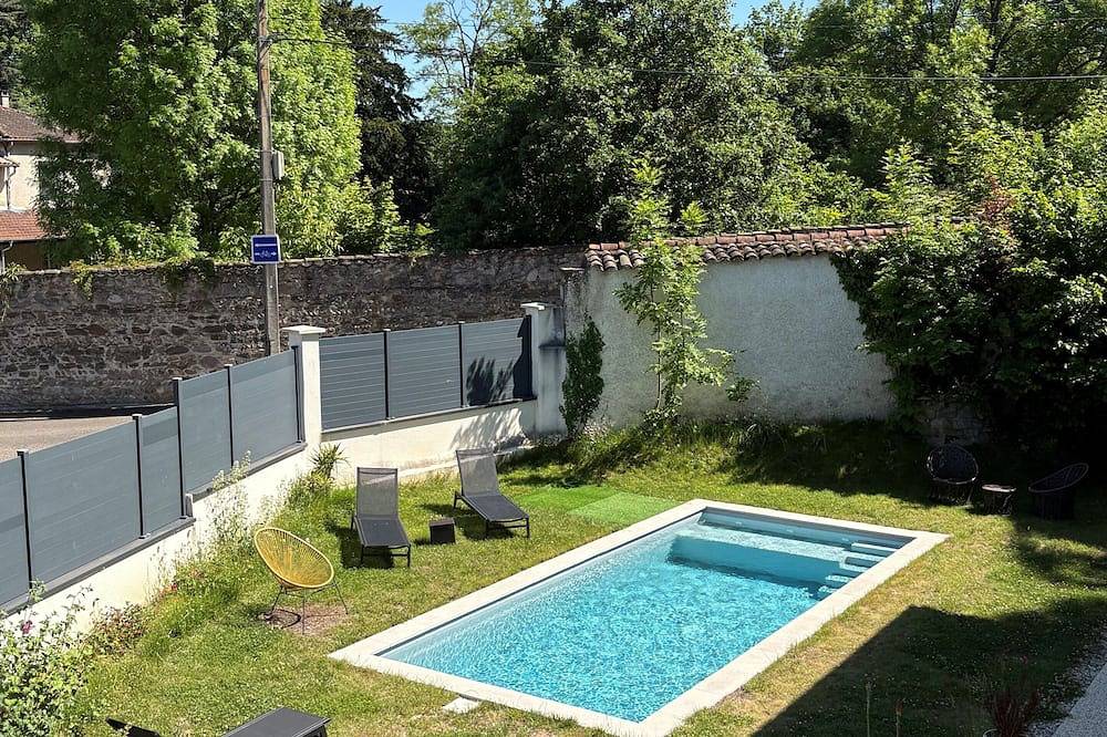 House between the city and the countryside near Lyon in Saint-Genis-Laval, Lyon und Umgebung