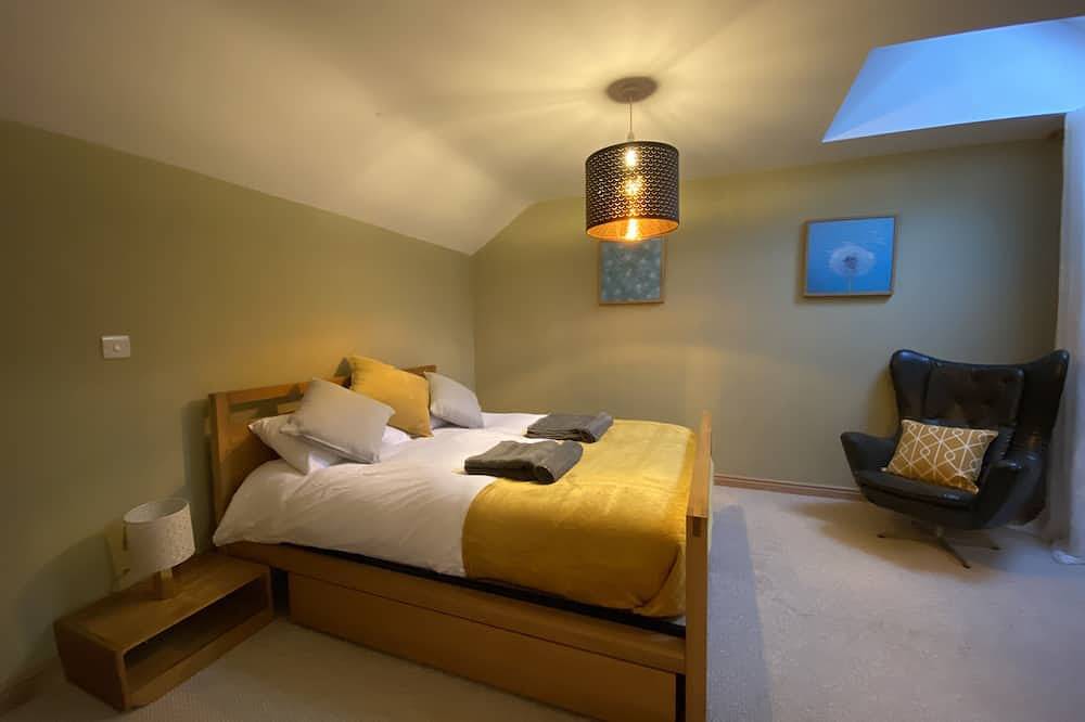 Countryside Cottage in the Mendip Hills, with garden in Compton Bishop, Somerset