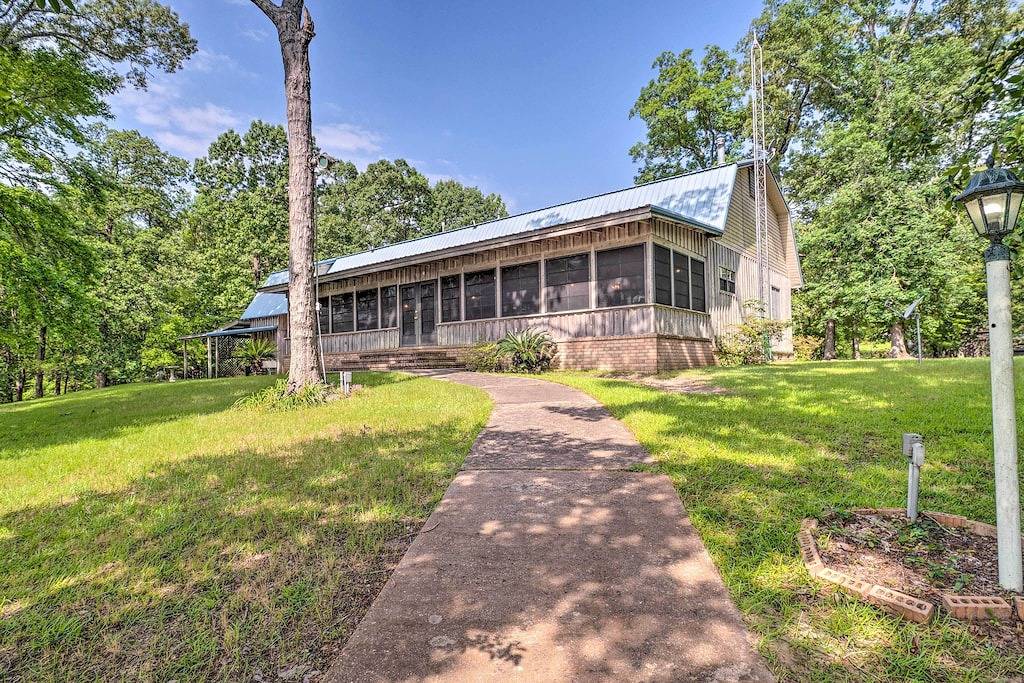 Beautiful Toledo Bend Retreat w/ Private Dock in Toledo Bend Reservoir