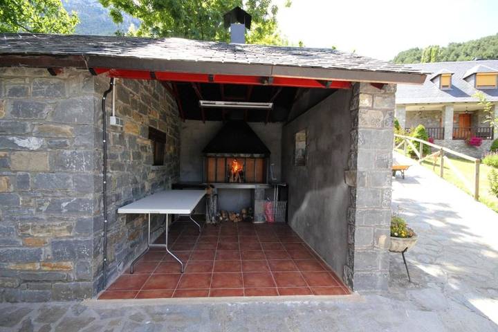 Gîte pour 5 personnes, avec vue et jardin dans Saravillo - 4