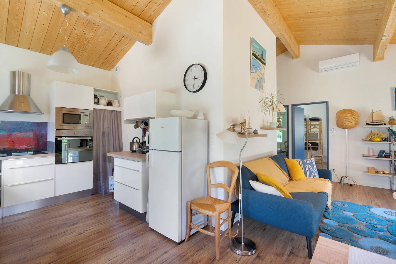 Maison de vacances en bois à la campagne avec terrasse privée, Wi-Fi et climatisation in Corme-Royal, Région de Saintes