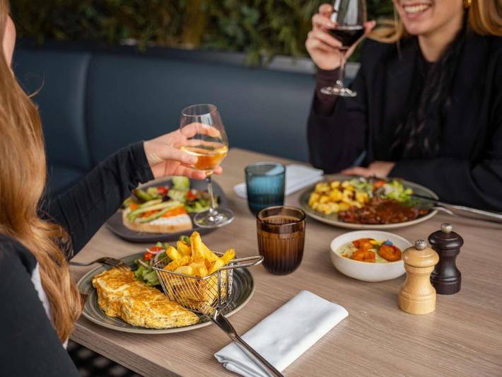 Hôtel pour 3 personnes, avec jardin et piscine à Tinqueux