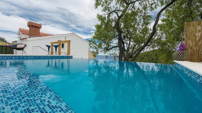 Villa pour 11 personnes, avec piscine et terrasse dans Mljet