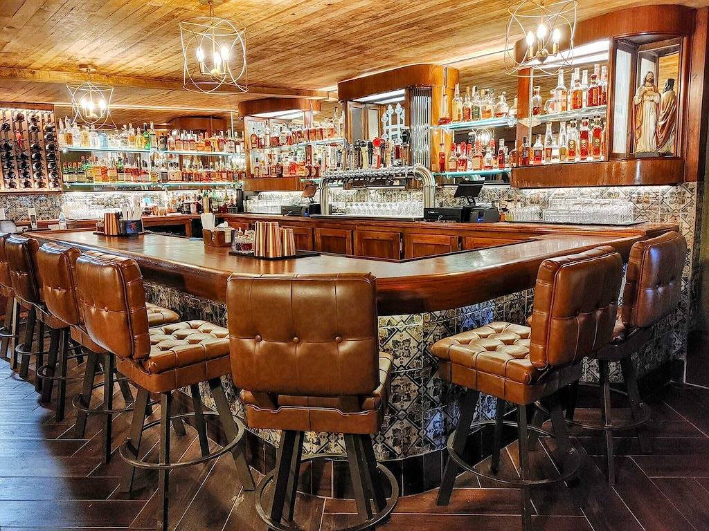 Ganze Wohnung, Havisham House Suite 88 - 3 bedroom, 2 bath, wine trail, bourbon bar -Alto Pass in Alto Pass, Union County (IL)