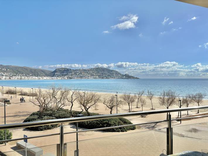 Appartement entier, Appartement 3 chambres au bord de la mer avec parking à Roses in Platja de Sant Margarida (Roses), Roses