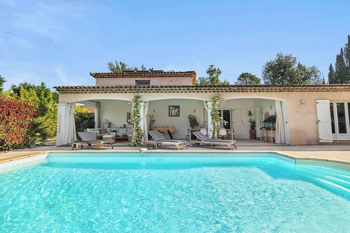 Maison de vacances pour 16 personnes, avec jardin et jacuzzi, animaux acceptés à Montauroux