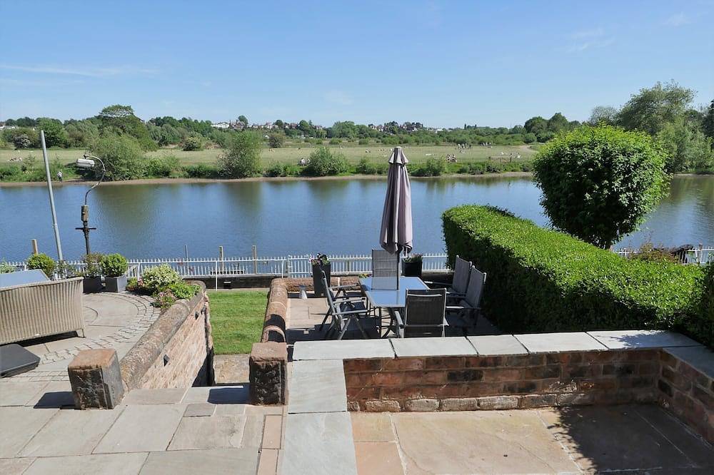 Cottage-Ensuite-Shower and Bath in Chester, West Cheshire und Chester