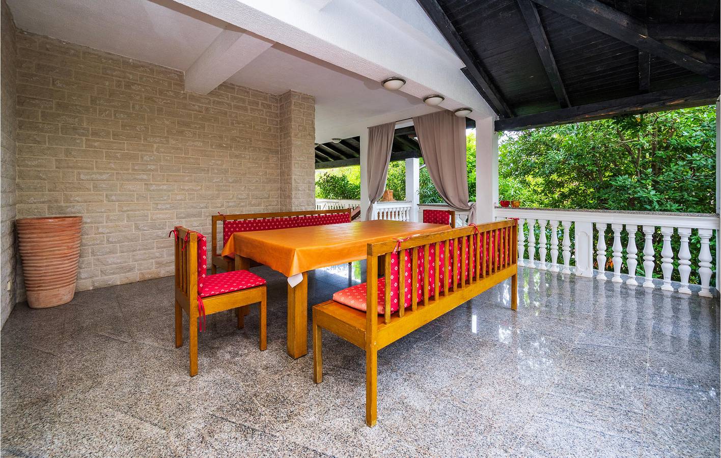 Ganze Ferienwohnung, Gemütliche 2-Zimmer-Wohnung mit Terrasse, 1,5 km vom Strand Havajka entfernt in Medulin, Südküste Istrien