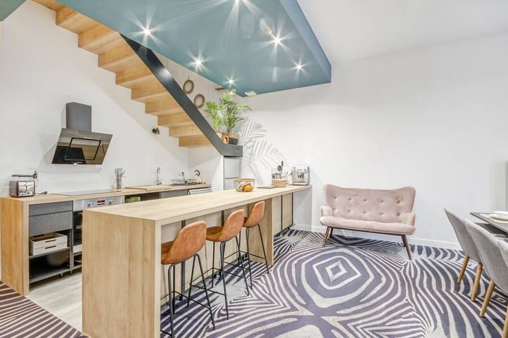 Gîte pour 12 personnes, avec terrasse à Billom