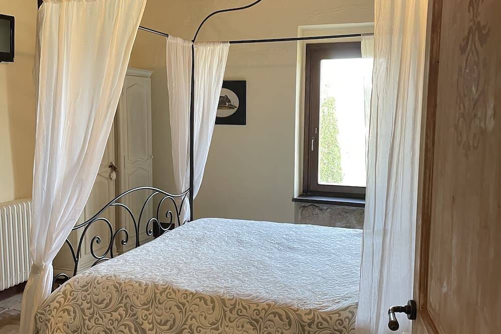 Sept 2025  special - 10% off!  360° views, pool, Ac, pizza oven & bocce court in Acquasparta, Provincia de Perugia