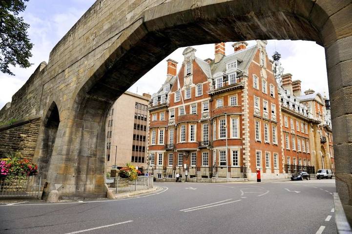 Hotel für 10 Personen, mit Terrasse und Sauna sowie Whirlpool, mit Haustier in York