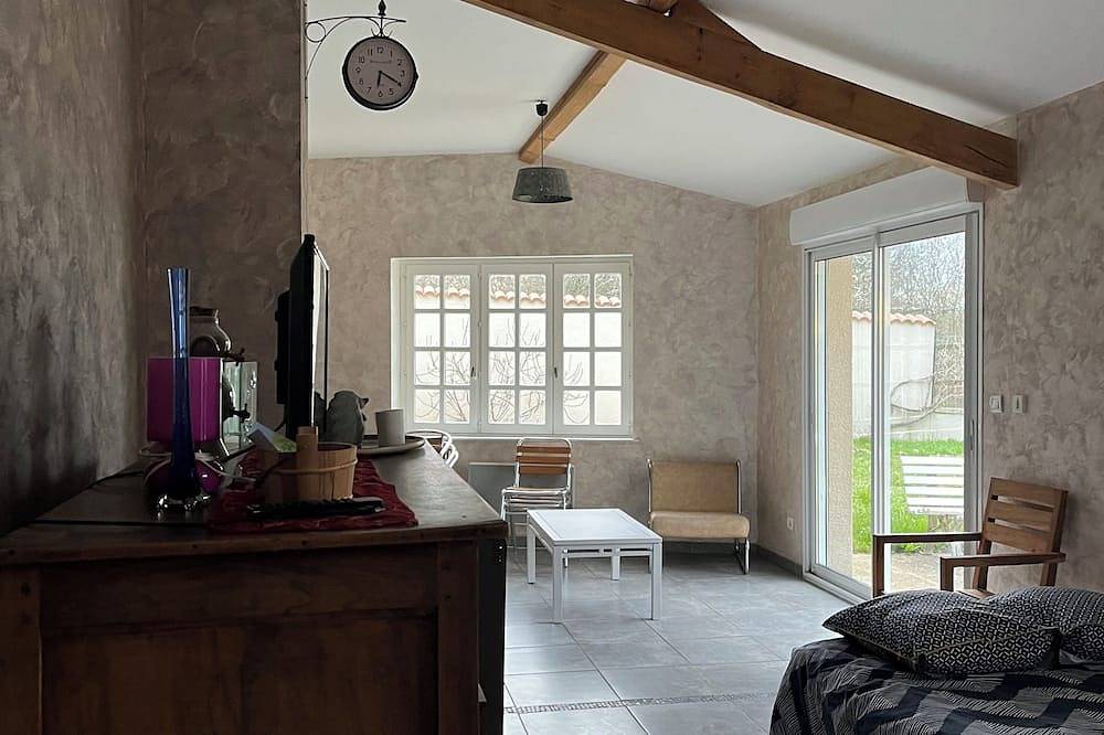 Petit gîte de Landuzière, entre campagne et ville (proche de Saint-Etienne) in Saint-Genest-Lerpt, Loire