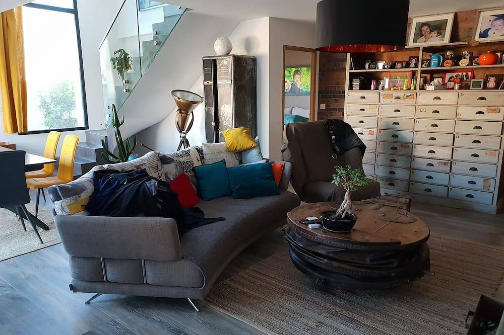 Neues Haus mit Pool in Pignan, Côte d'Améthyste