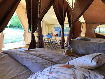 Tente pour 4 personnes, avec piscine ainsi que terrasse et jardin dans le Finistère