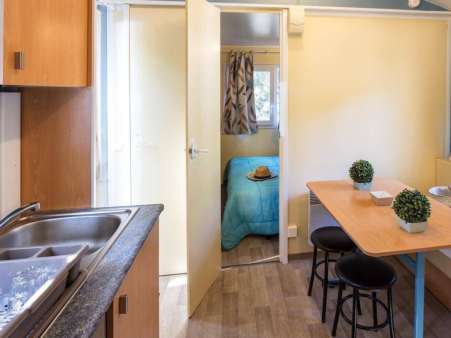 Camping Domaine de la Sainte Baume - Mobilheim 4 personen - Comfort | 2 Schlafz. | 4 Pers. | Einfache Terrasse | Klimaanlage in Nans-les-Pins, Brignoles Region