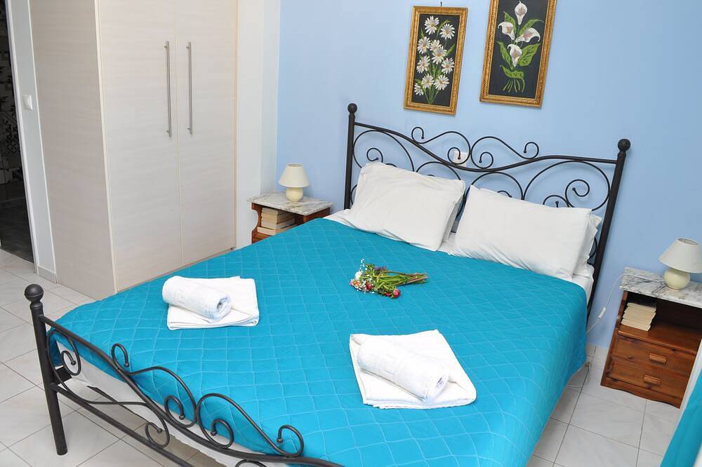 Entire apartment, Polymnia I - Ground Floor Studio No.3 in Lassi, Argostoli
