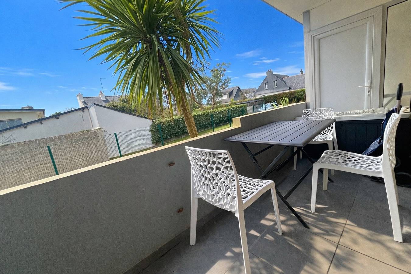 Appartement entier, Appartement « Ty Avel » avec piscine partagée, balcon et Wi-Fi in Quiberon, Côte des Mégalithes
