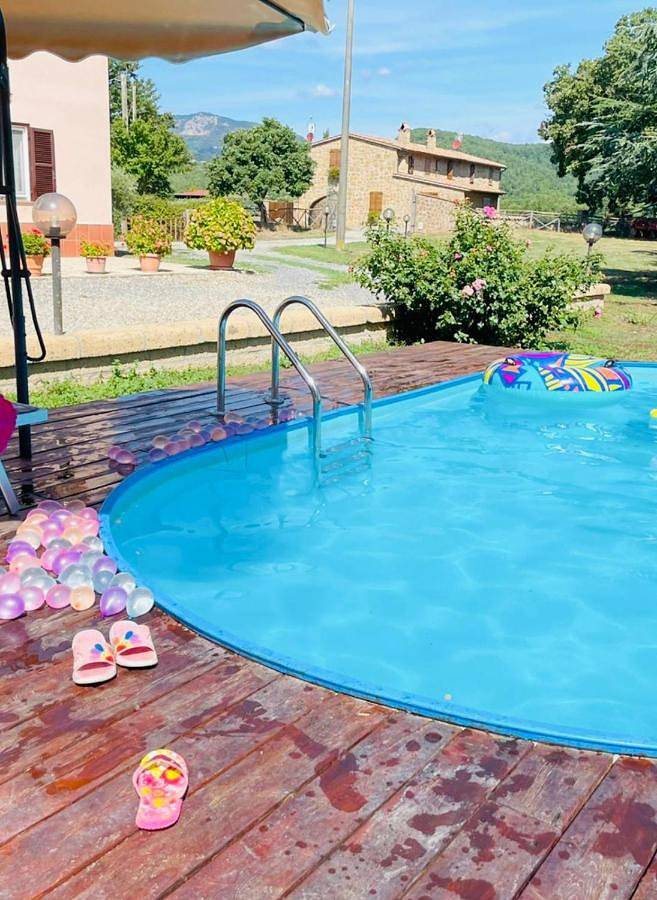 Casa vacanza per 6 persone, con piscina e giardino, adatto a famiglie con bambini - 1