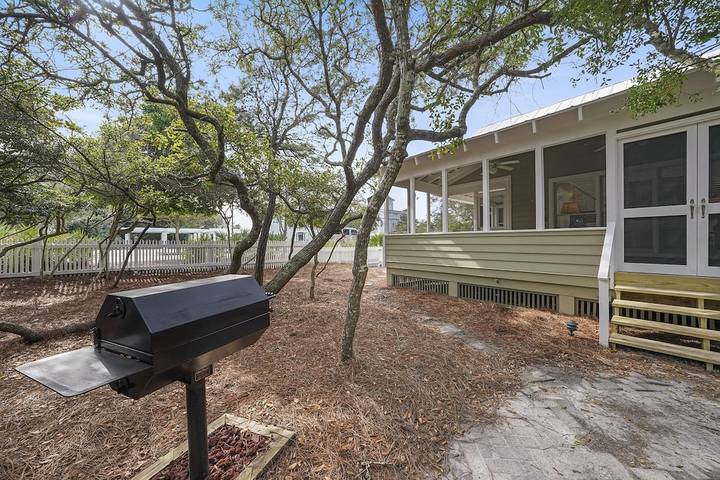 Vacation house for 6 people, with pool and balcony in Seaside