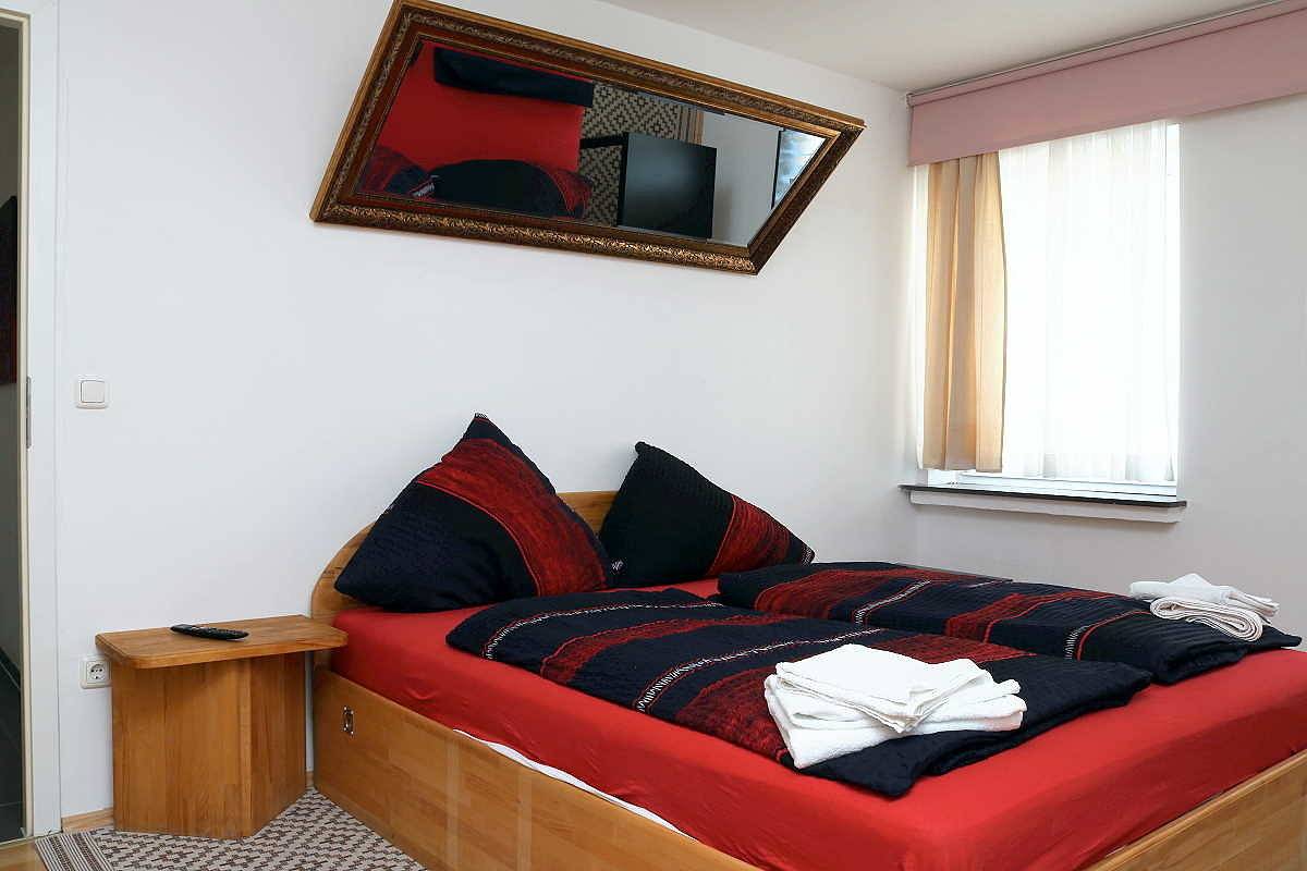 Entire holiday apartment, Holiday apartment for 4 people with balcony in Essen, Ruhr district