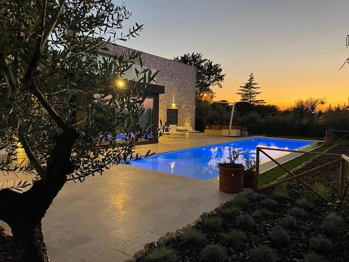 Villa per 10 persone, con Terrazza e Giardino nonché Piscina e Panorama a Foligno