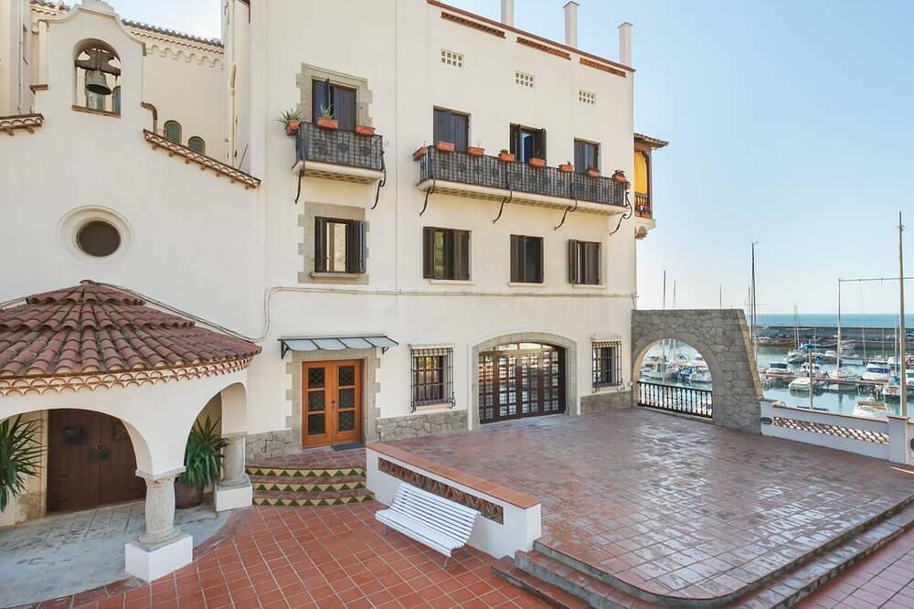 Entire apartment, Beach Apartment 40 km Barcelona Arenyslux2 in Arenys de Mar, Costa del Maresme