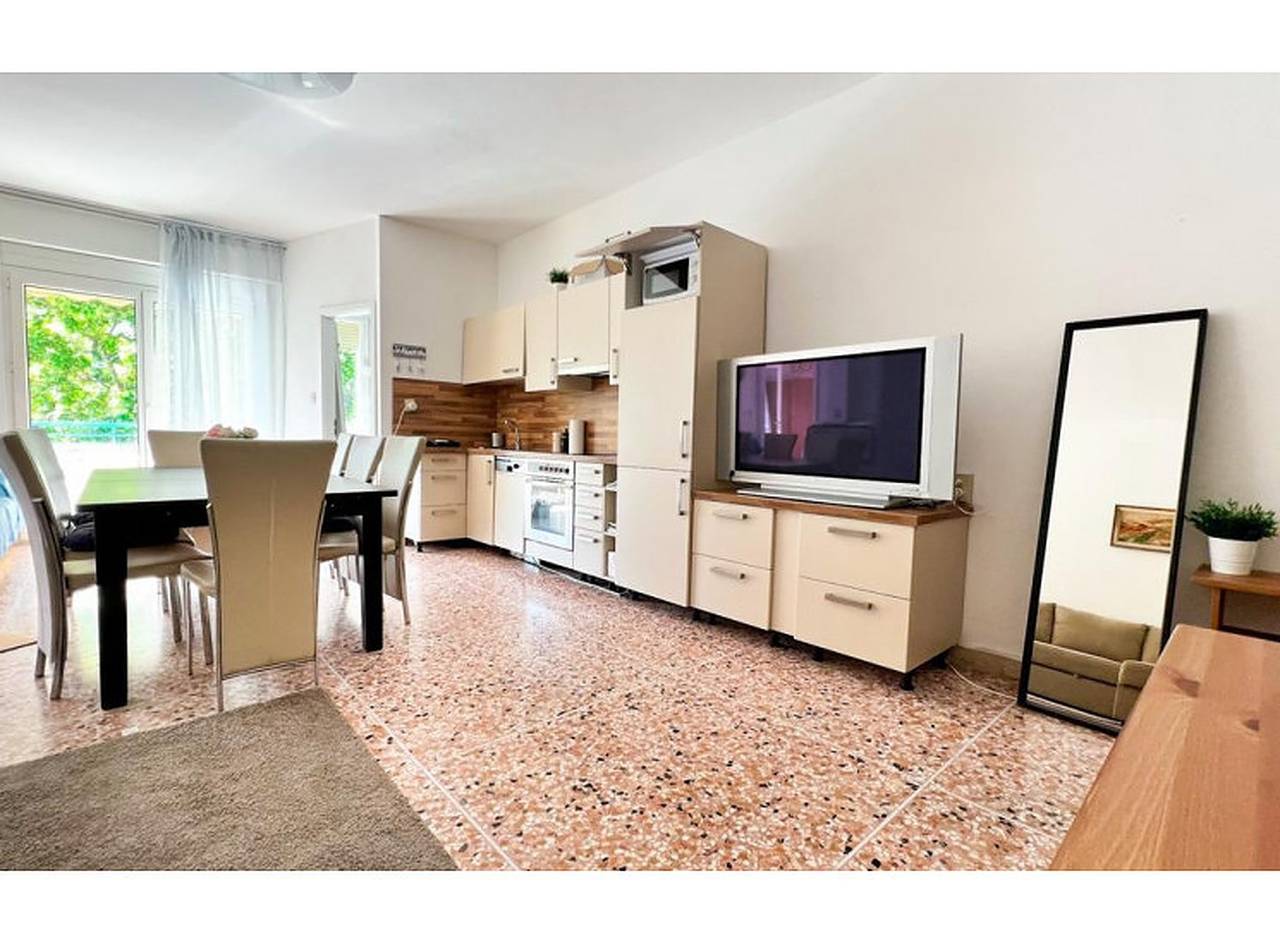 Ganze Wohnung, Ferienwohnung 'Zago' mit privater Terrasse und Klimaanlage in Bibione, Venedig Provinz