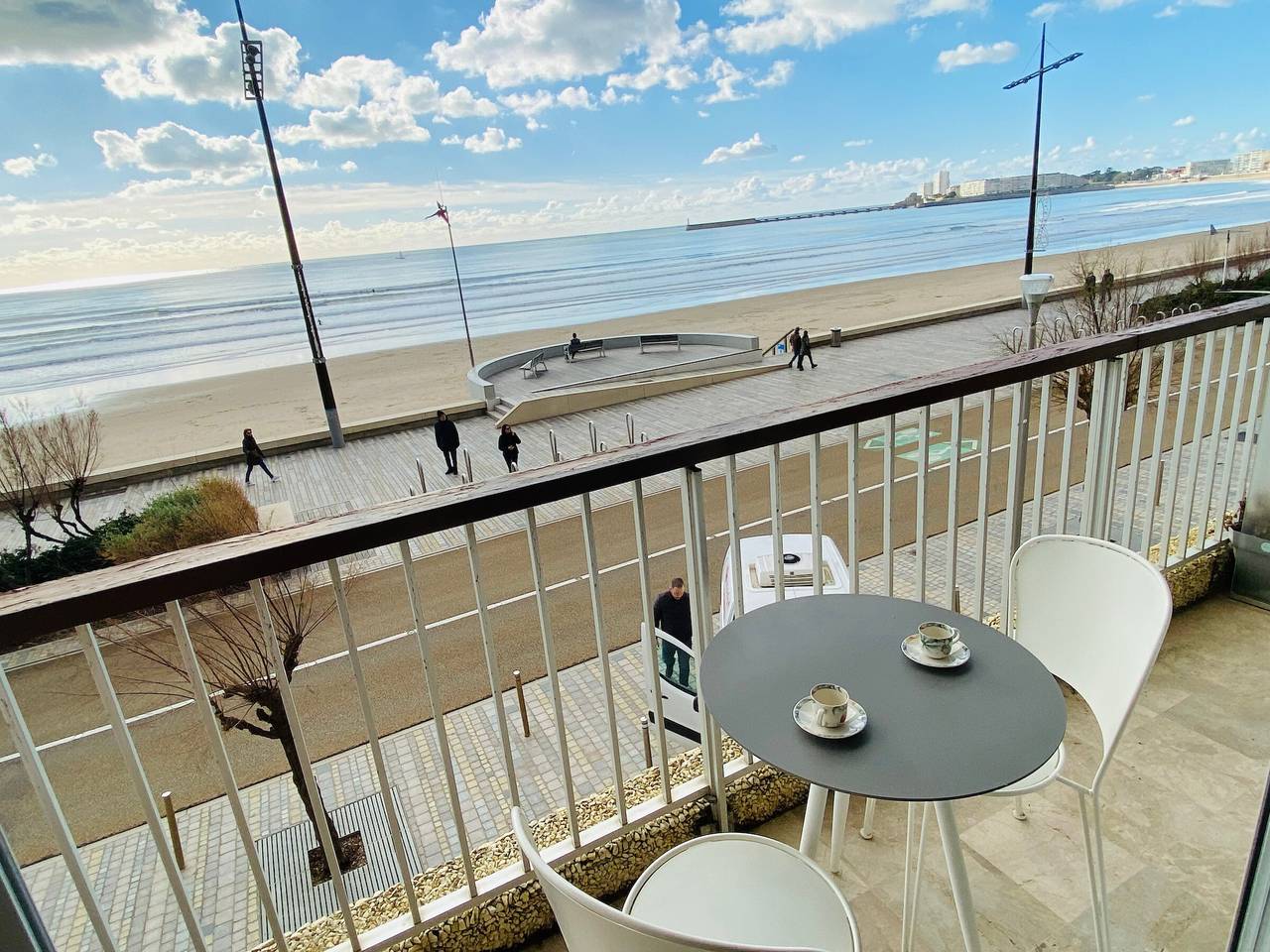 Appartement entier, Appartement avec accès direct à la plage, balcon et garage privé in Les Sables-d'Olonne, Vendée