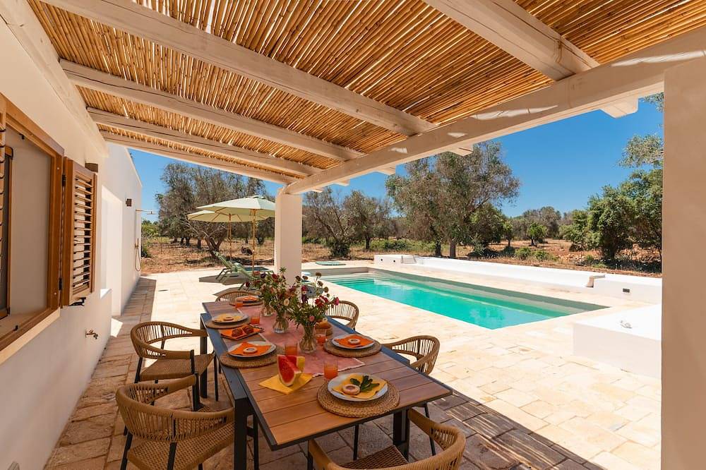 Villa Jolie with private pool - enclosed garden - total privacy in San Vito dei Normanni, Salento