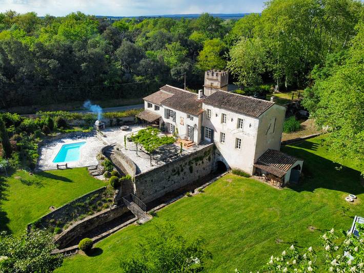 Gîte pour 10 personnes, avec piscine à Pezens