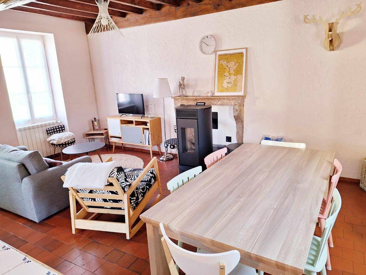 Two-Bedroom House in Saulieu, Région de Montbard