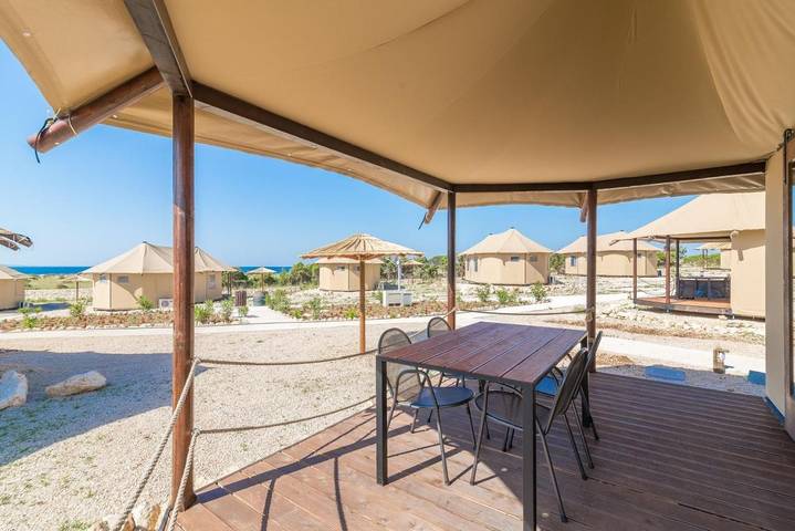 Tente pour 3 personnes, avec jardin, animaux acceptés dans Pag - 4