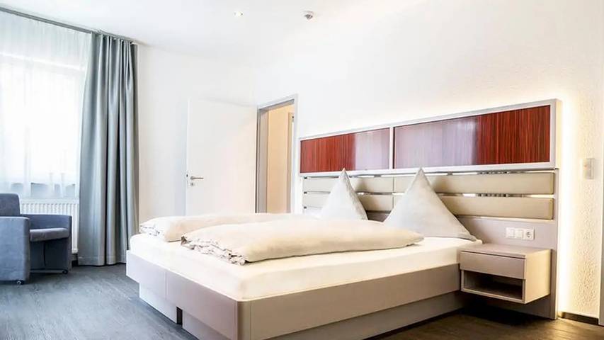 Ferienwohnung für 2 Personen, mit Whirlpool und Pool sowie Balkon und Sauna in Meschede - 2
