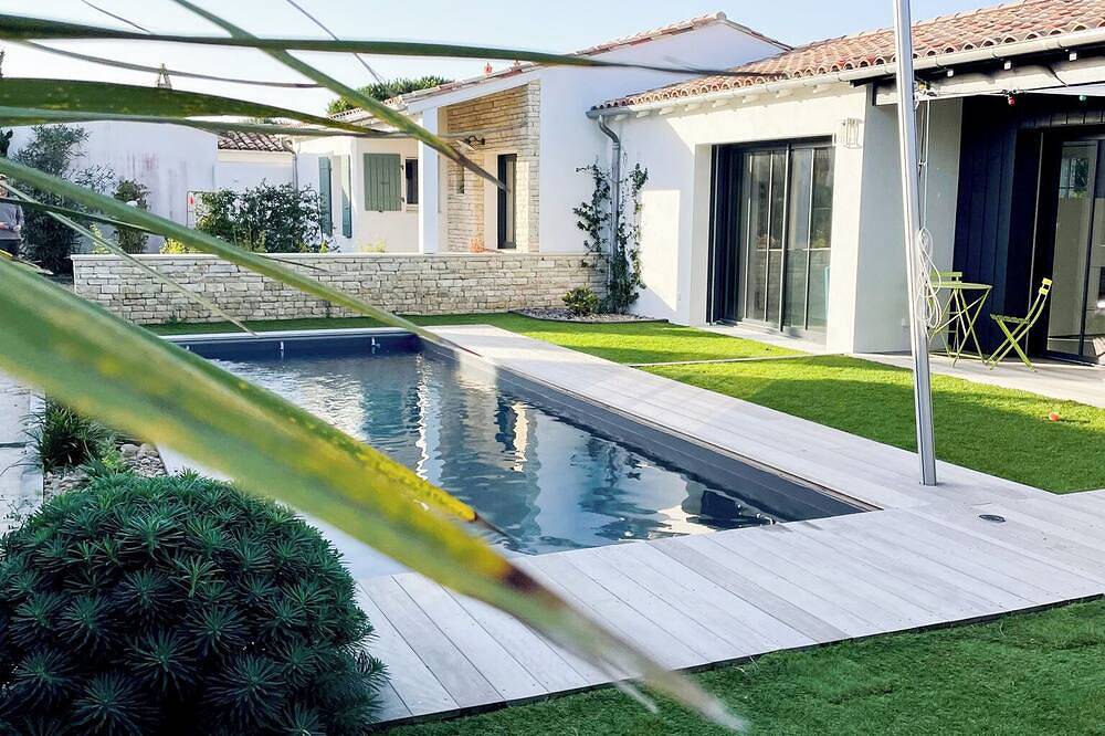 Family home with swimming pool between sea and countryside in Loix, Ile de Re