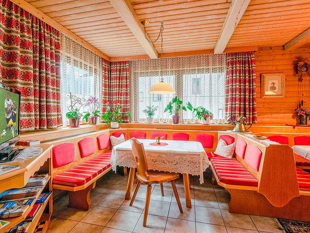 Entire holiday apartment, Holiday apartment for 6 people with balcony in Zell am Ziller, Tirolean lowland region