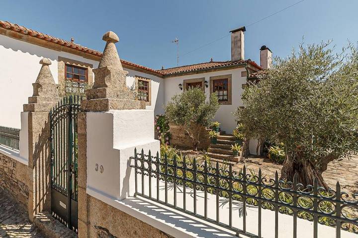 Casa rural para 3 pessoas, com terraço e vista, com animais de estimação em Mirandela