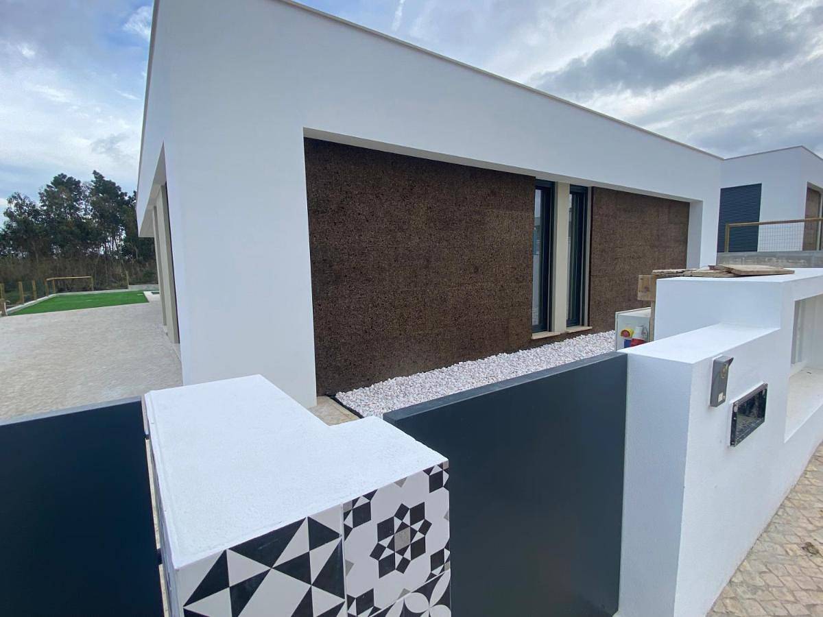 Single-story villa with private pool in Salir do Porto in Salir do Porto, Tornada e Salir do Porto