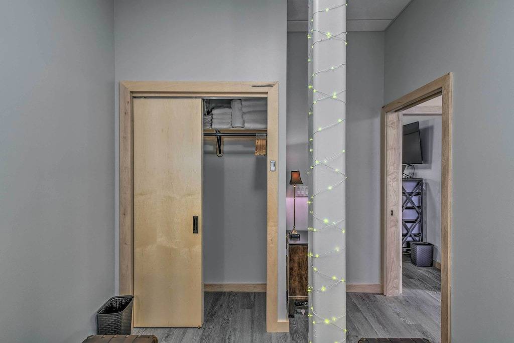 Ganze Wohnung, Modern Downtown Apt - Walk to Parks + Cafes! in Anchorage, Alaska