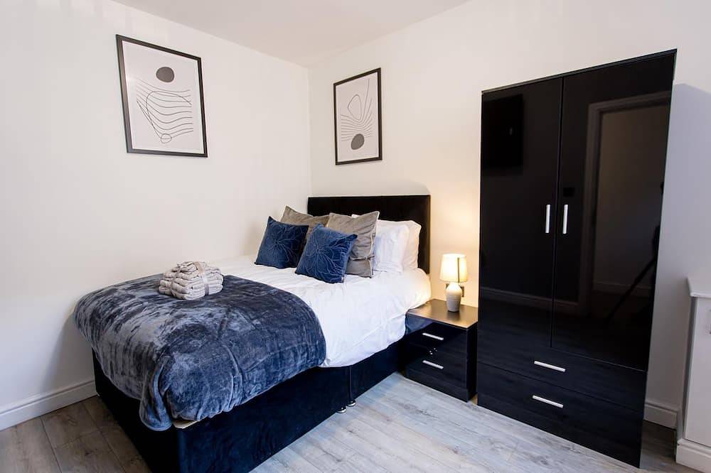 Exclusive Modern Newly Refurbished Home / Central Location in Stoke-on-Trent, Midlands
