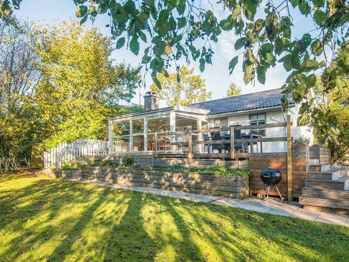 Ferieudlejning for 6 personer, med have og terrasse i Hvidbjerg Strand