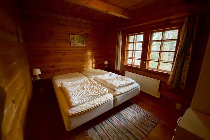 Blockhütte für 4+2 Personen, 80m2 mitten im Wald zwischen 2 Seen in Kronoberg