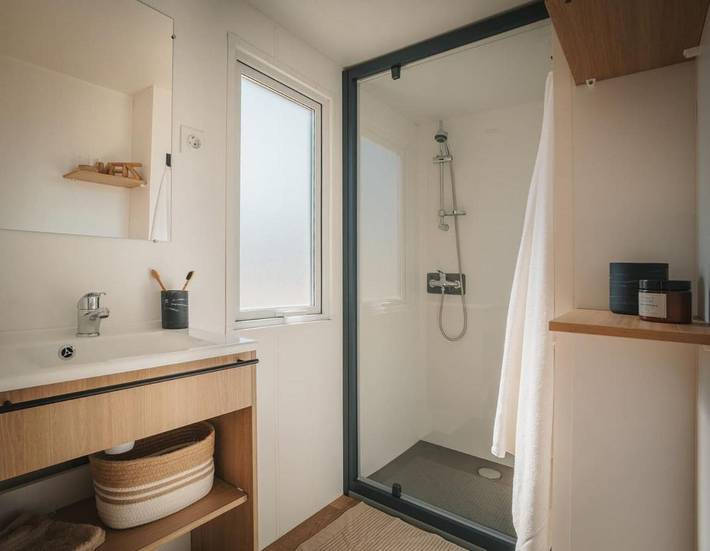 Camping pour 4 personnes, avec piscine ainsi que terrasse et jacuzzi à Bretignolles-sur-Mer - 2