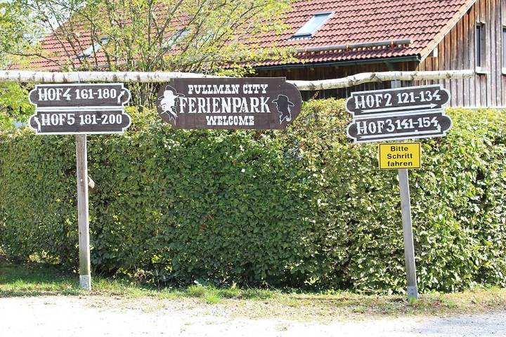 Ganze Wohnung, Ferienwohnung Wild West - Gemütliche Ferienwohnung (65qm) im Wild West Stil mit Terrasse in Eging am See, Ostbayern