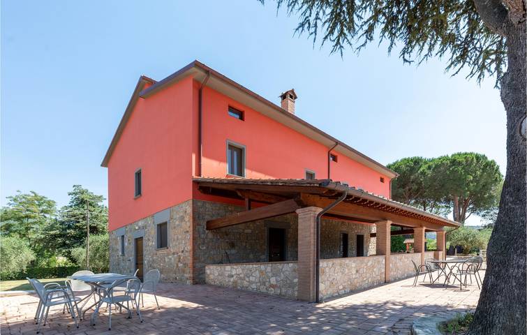 Appartamento a bordo piscina con giardino e parcheggio in Passignano sul Trasimeno, Lago Trasimeno
