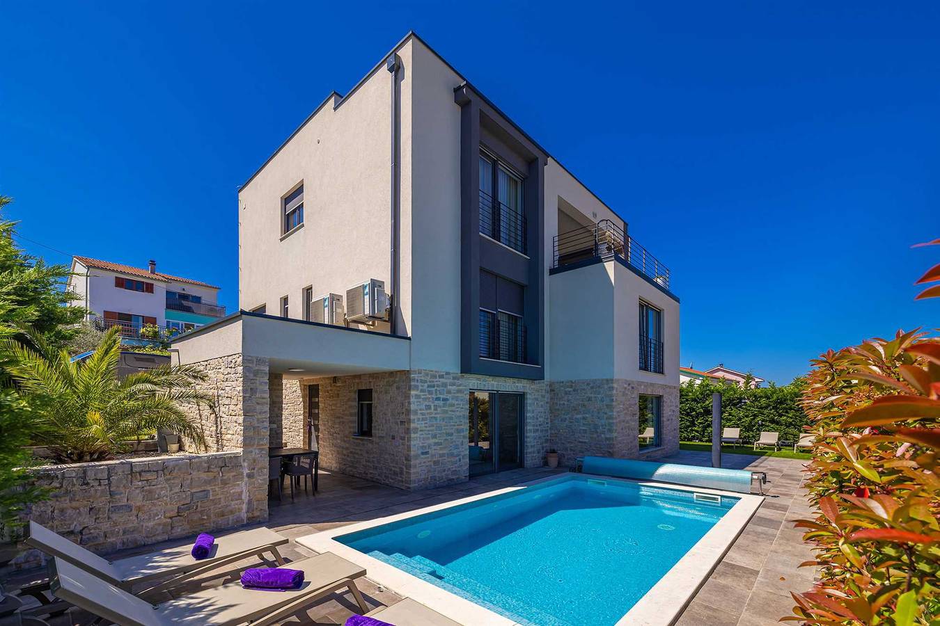 Ganze Wohnung, Wohnung Siora mit beheiztem Pool in Njivice, Krk