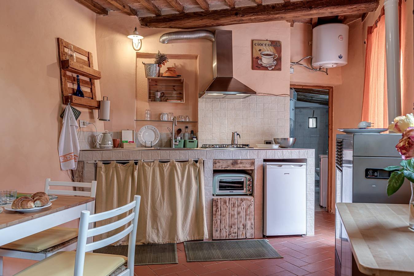 Entire apartment, Apartment 'Depandance Con Giardino' with Shared Garden, Wi-Fi and Air Conditioning in Empoli, Florence Province
